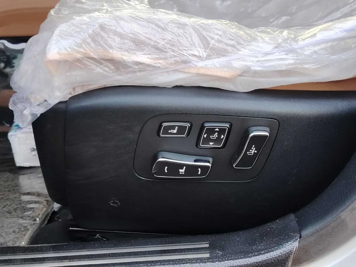 Car image 33