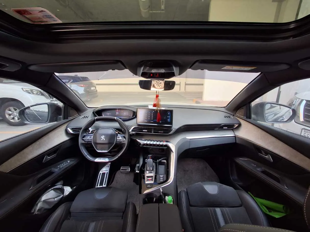 Car image 19