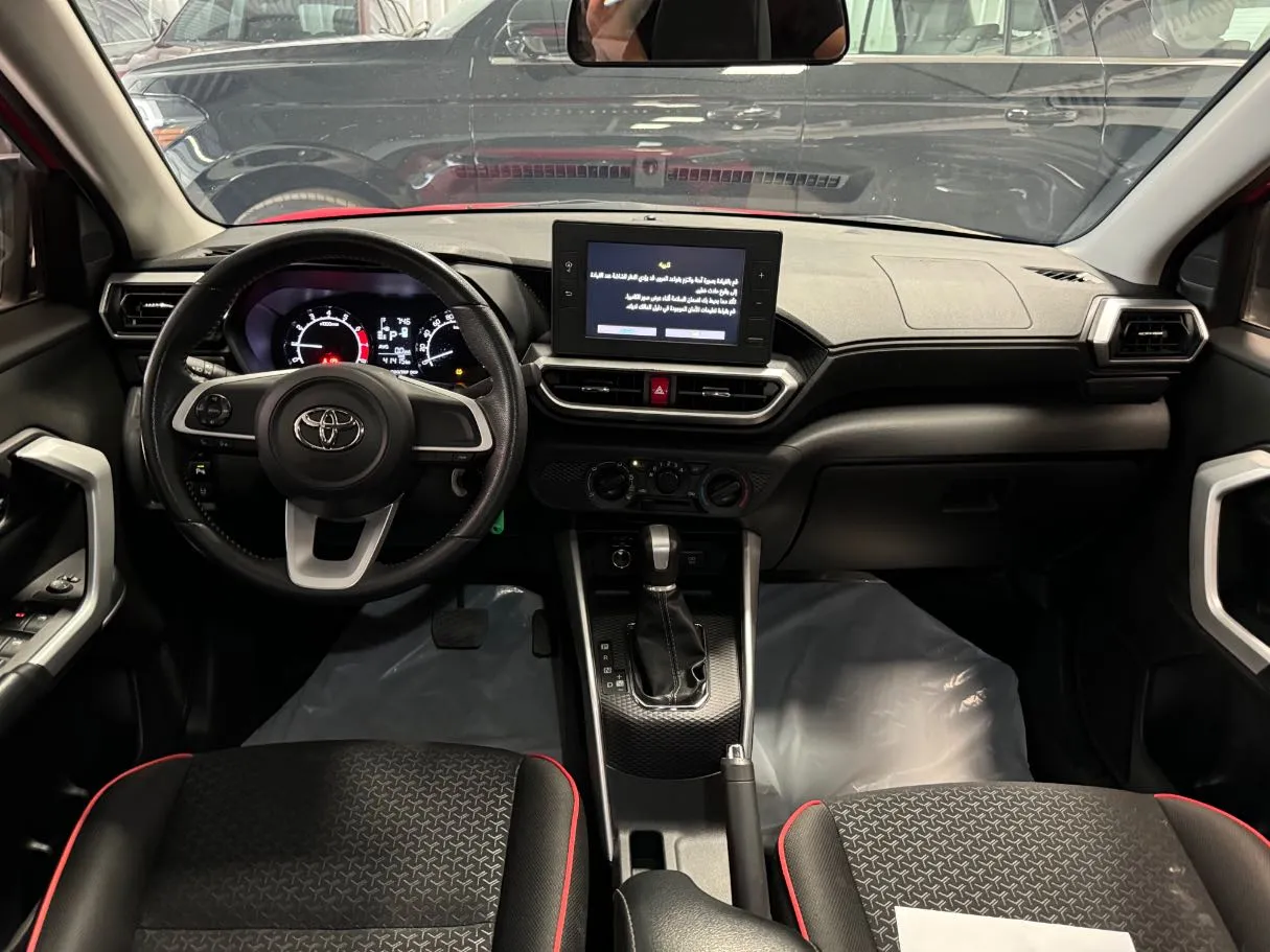 Car image 12