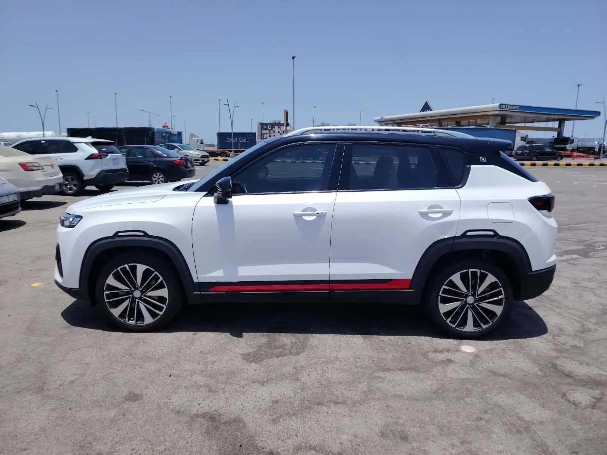 Car image 8
