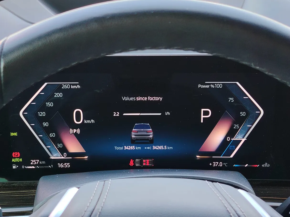 Car image 28