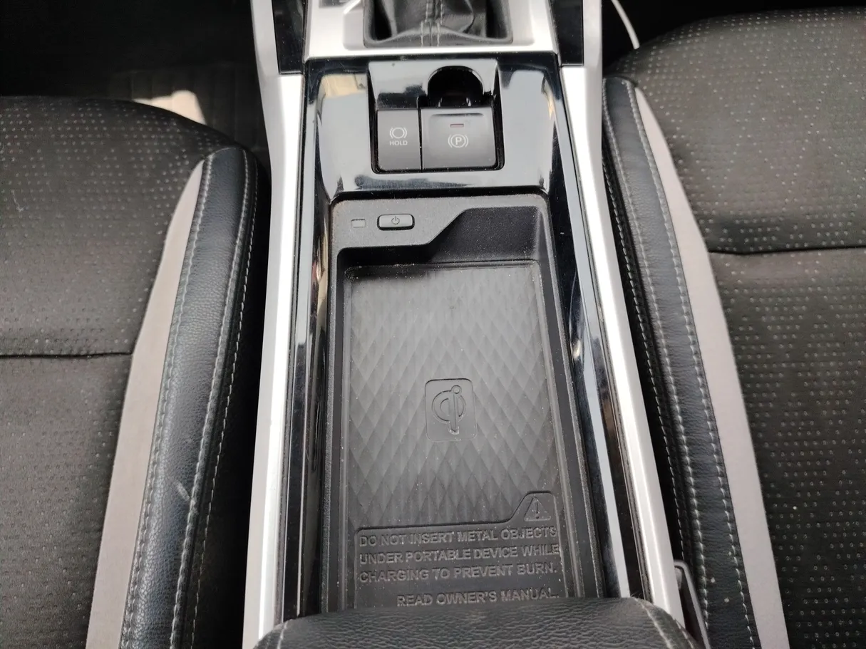 Car image 18