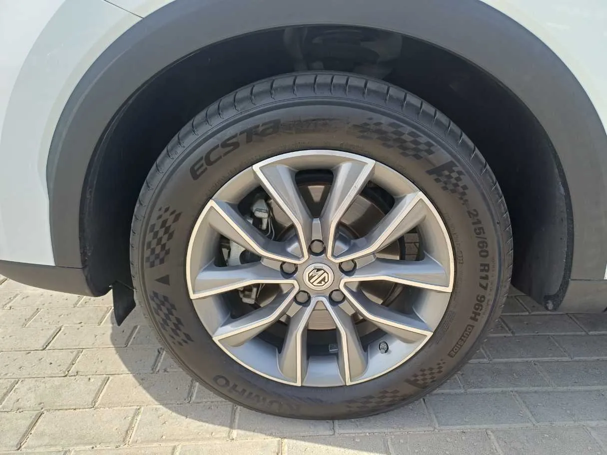 Car image 9