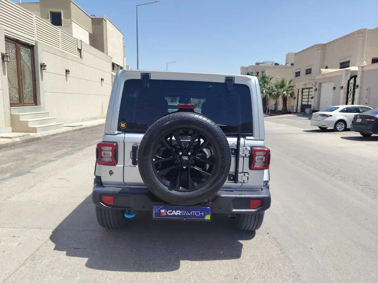 Car image 6