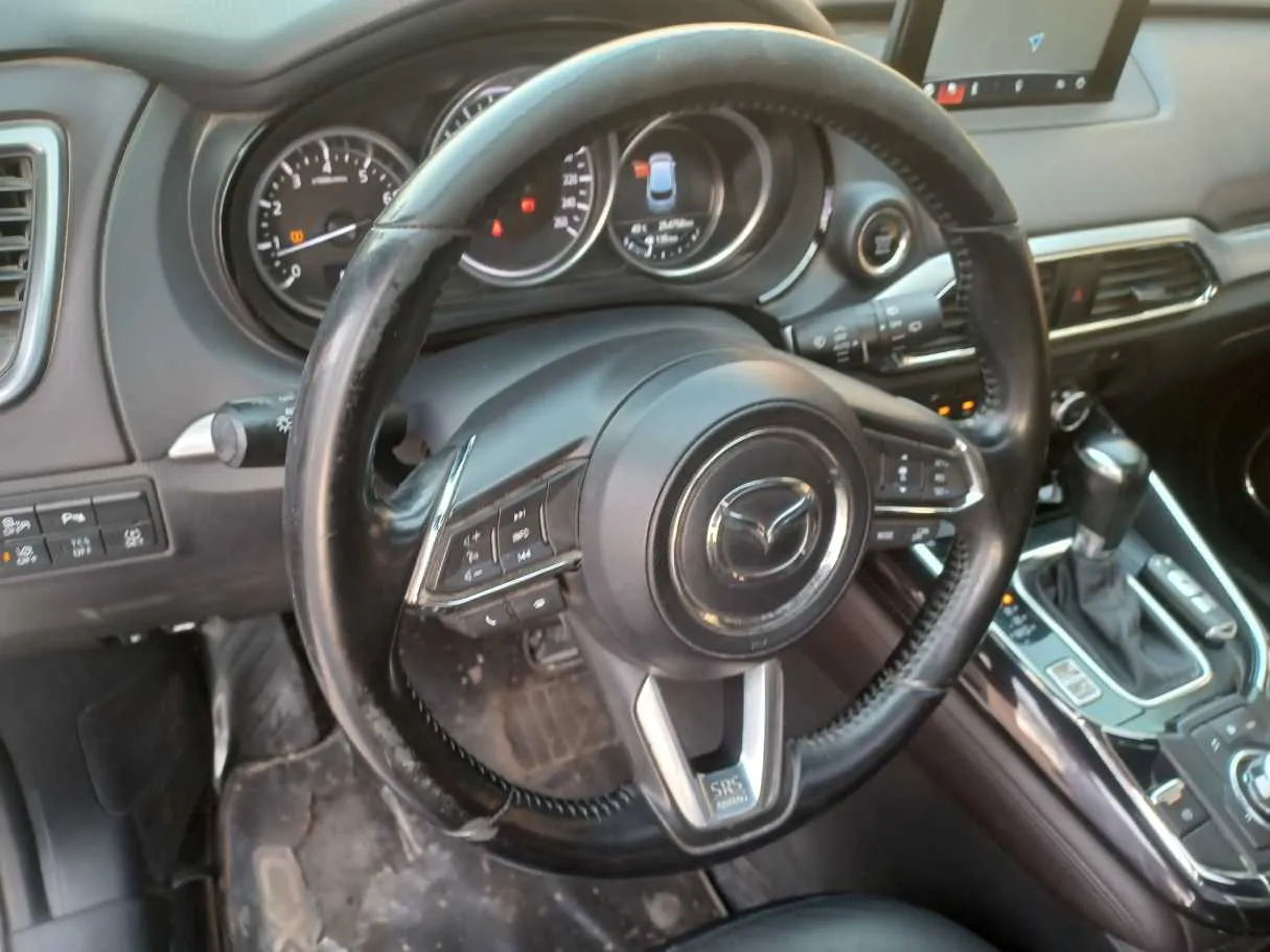 Car image 19