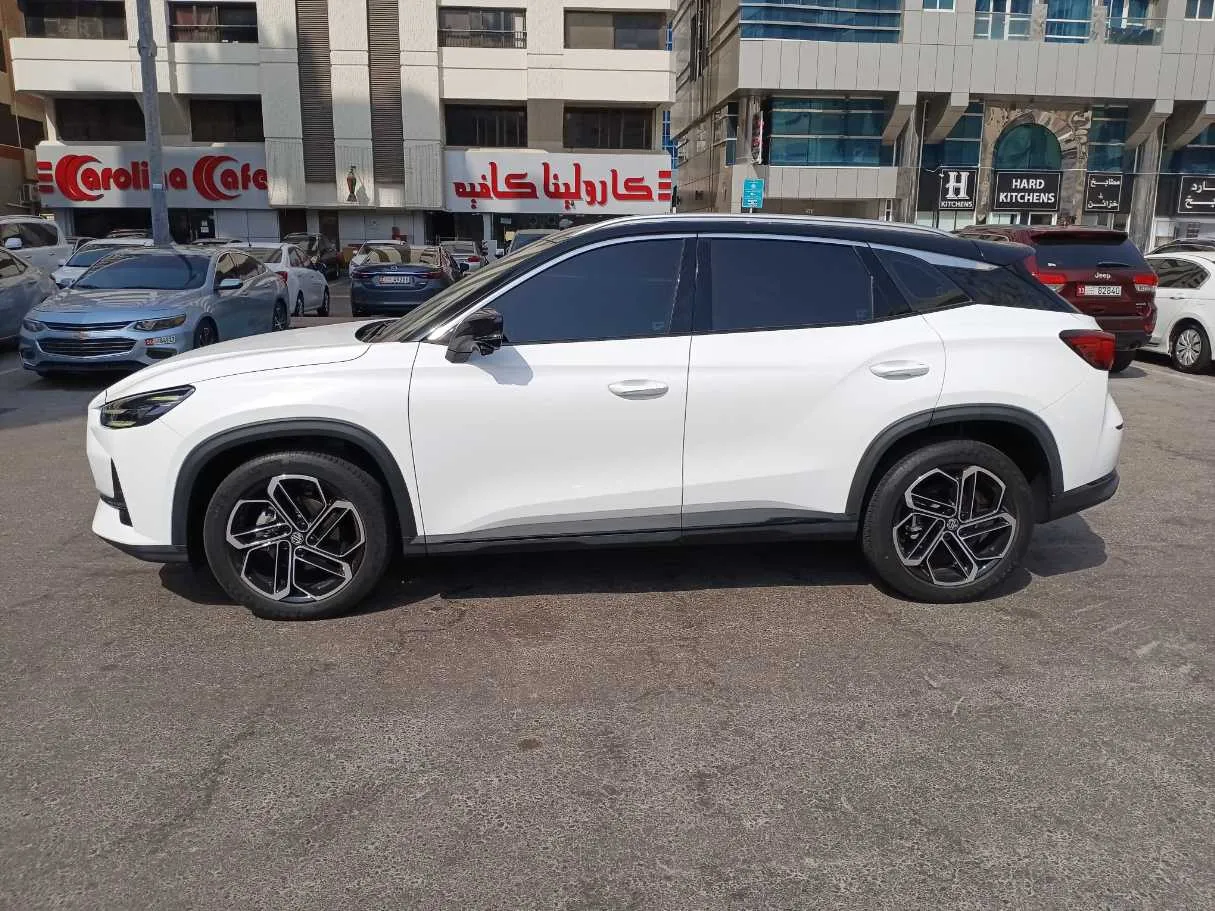 Car image 8