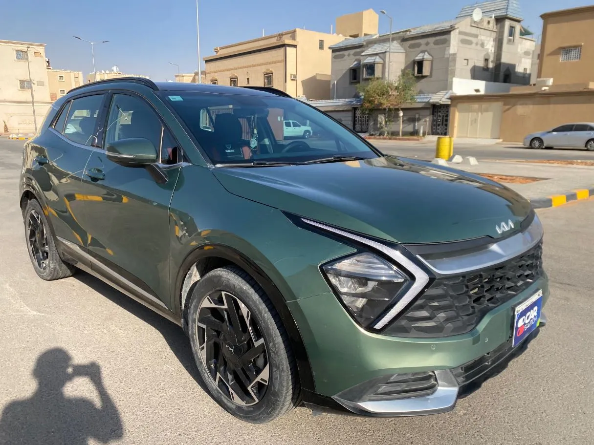 Car image 3