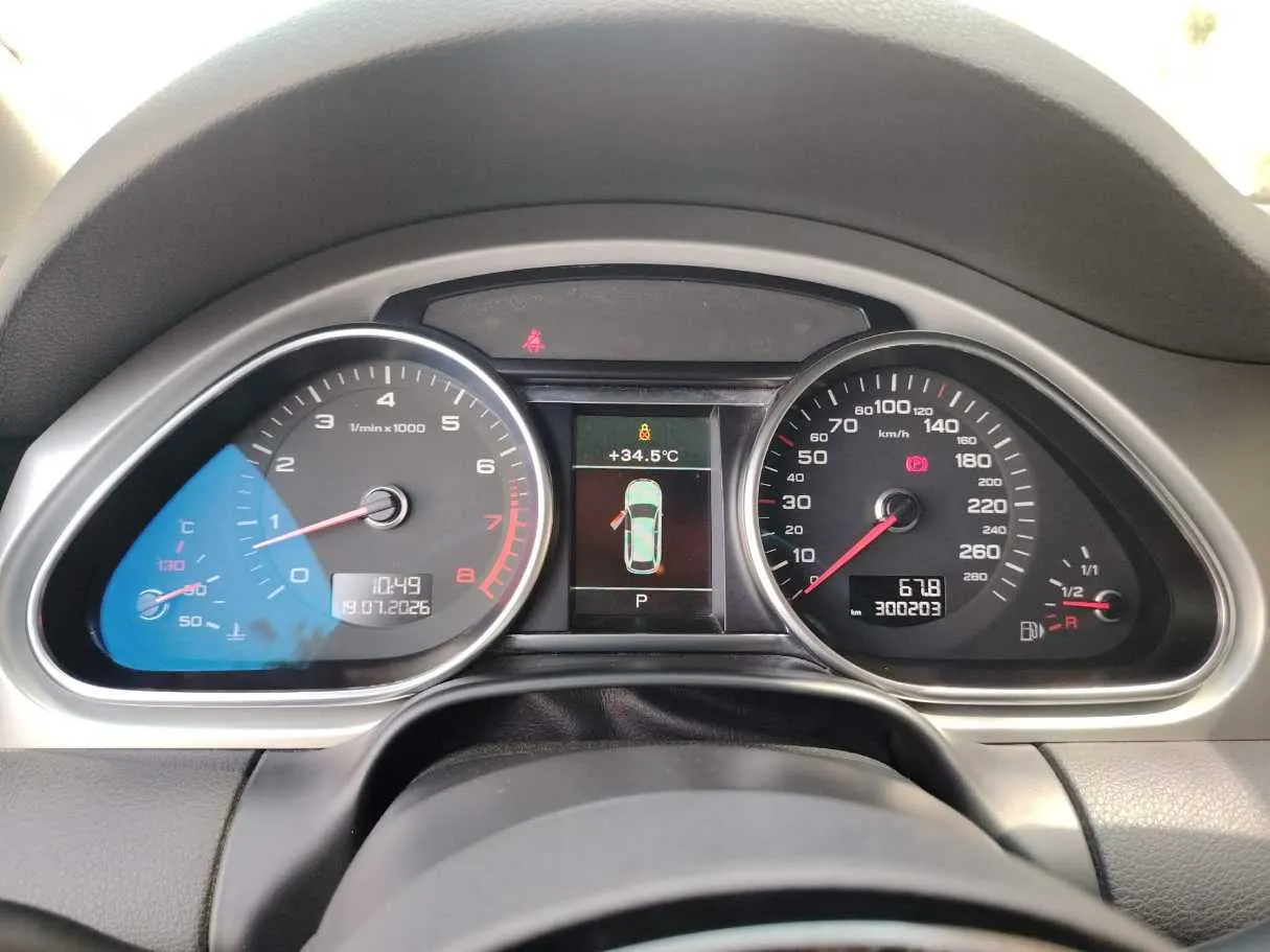 Car image 30