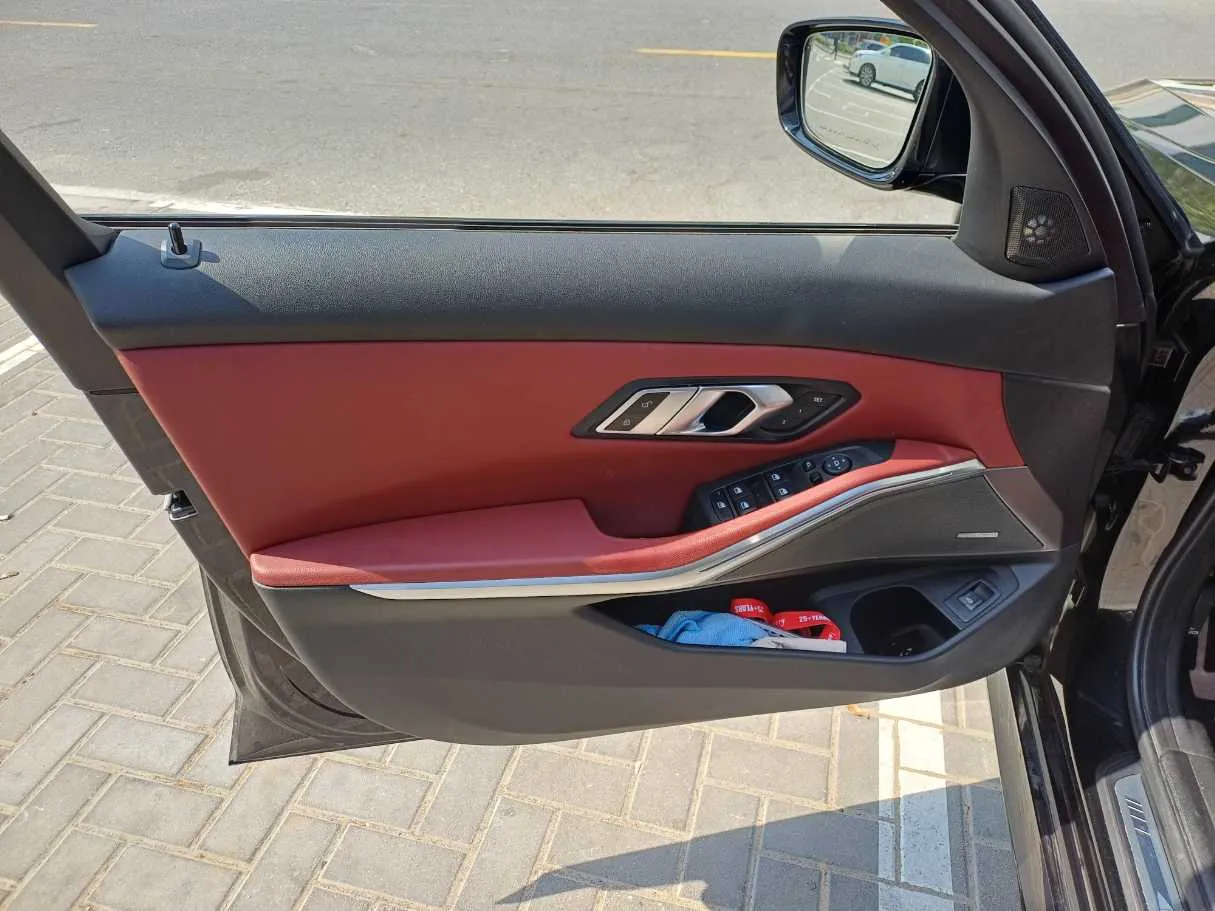 Car image 10