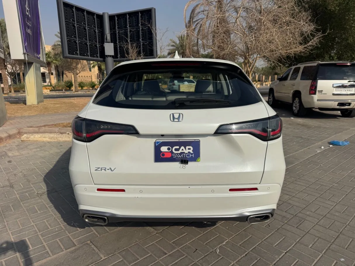 Car image 6