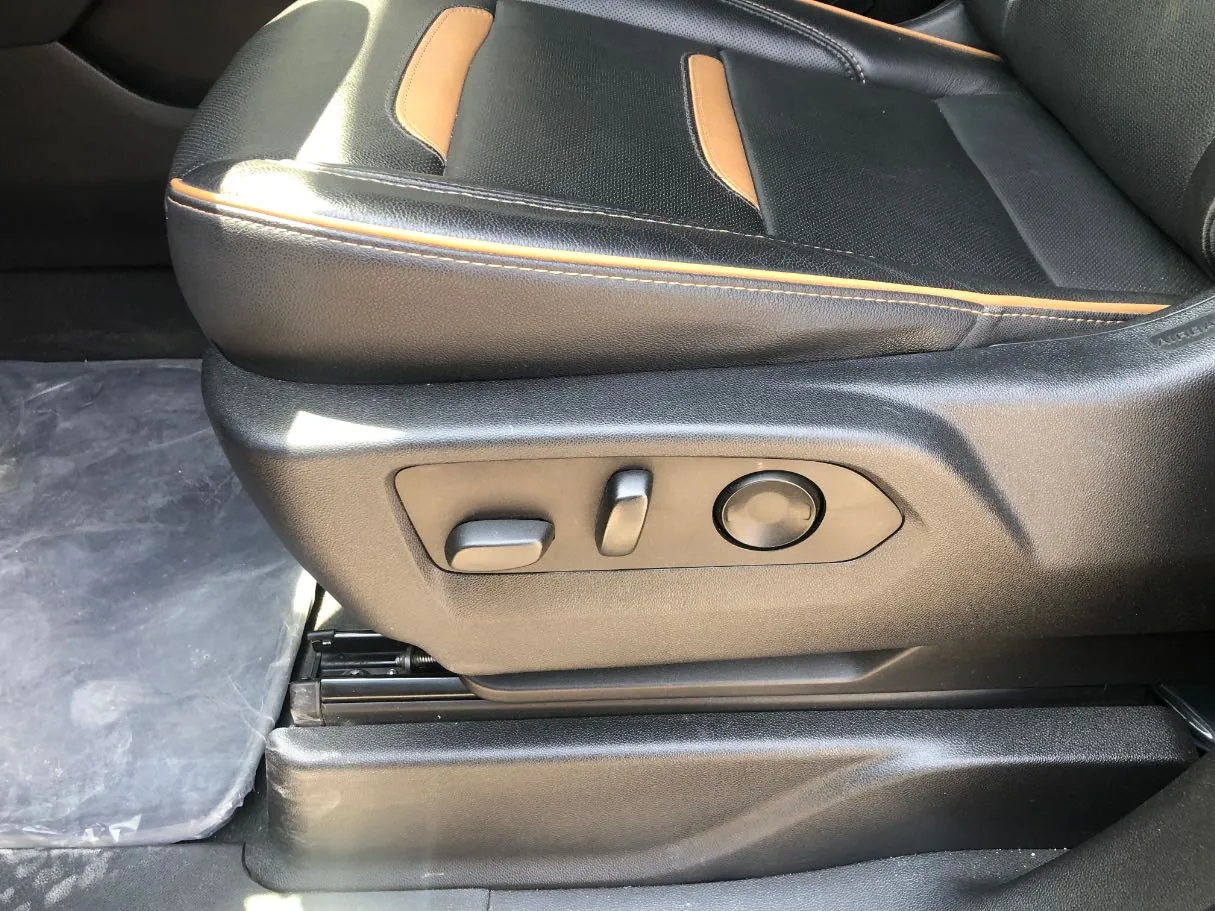 Car image 24