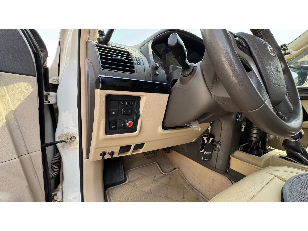 Car image 25