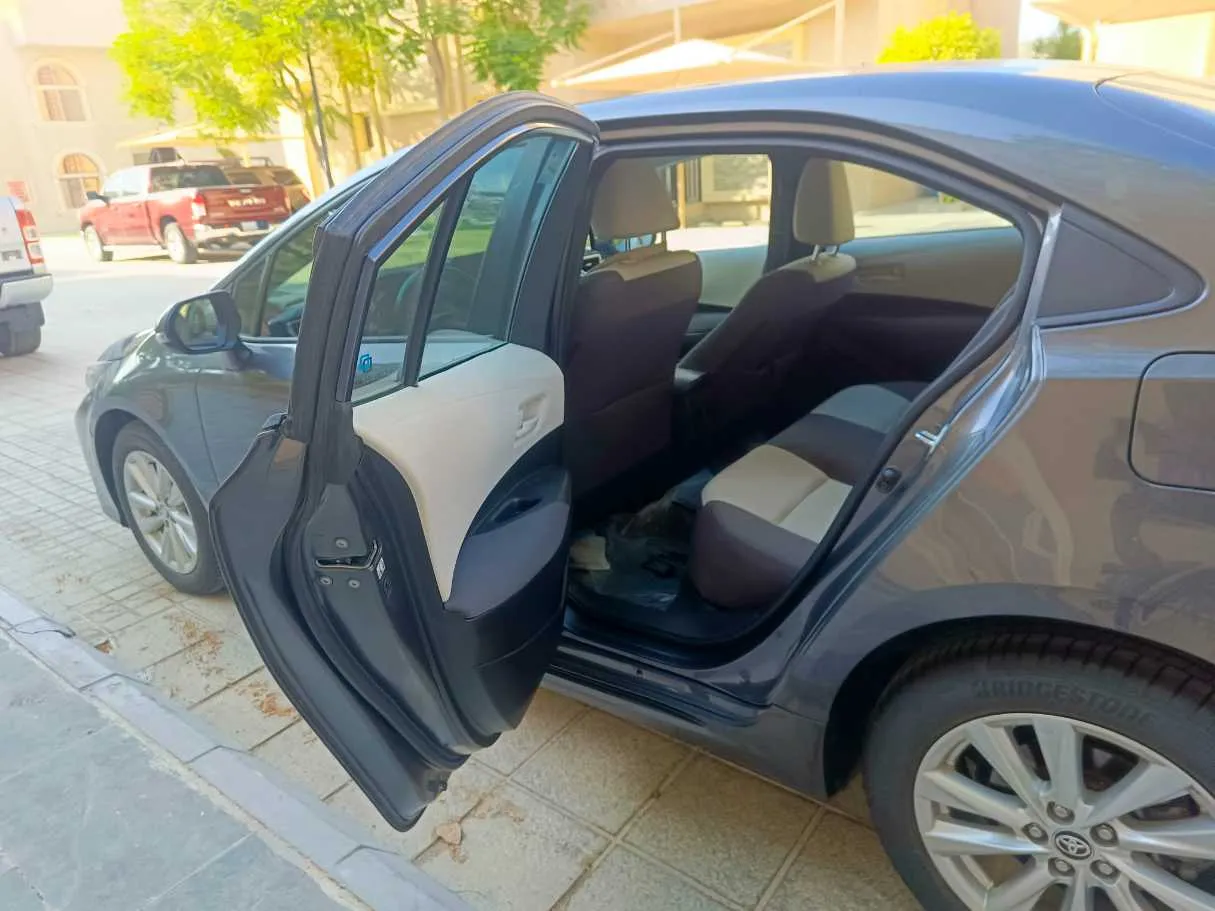 Car image 15