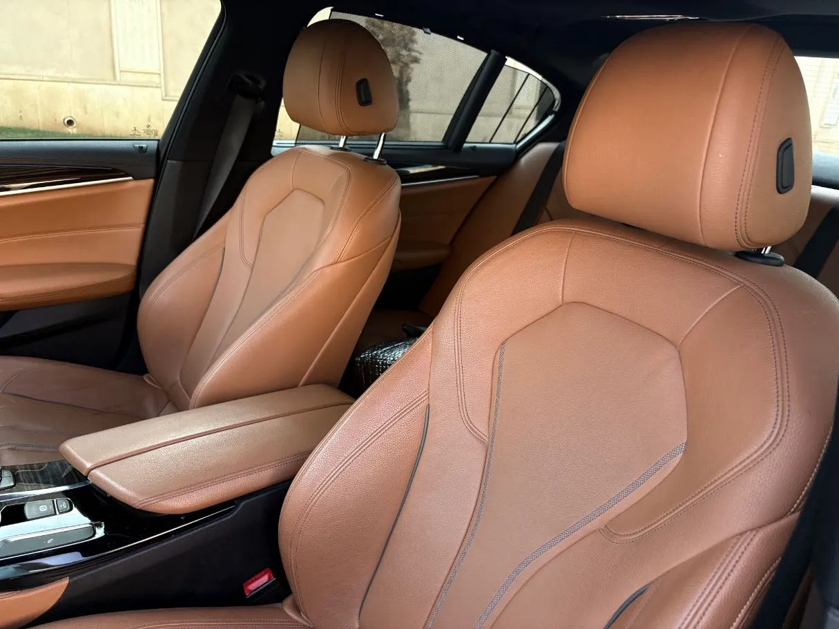 Car image 13