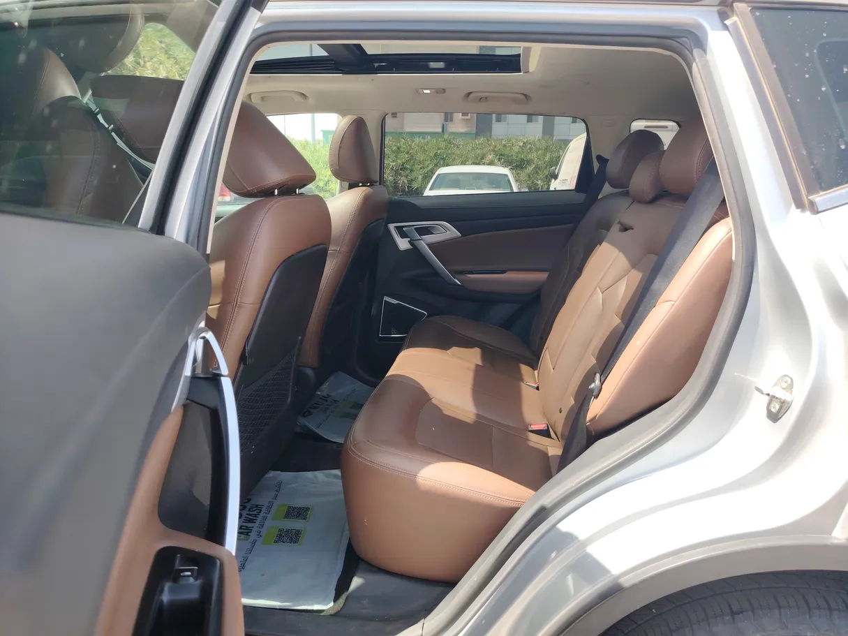 Car image 16