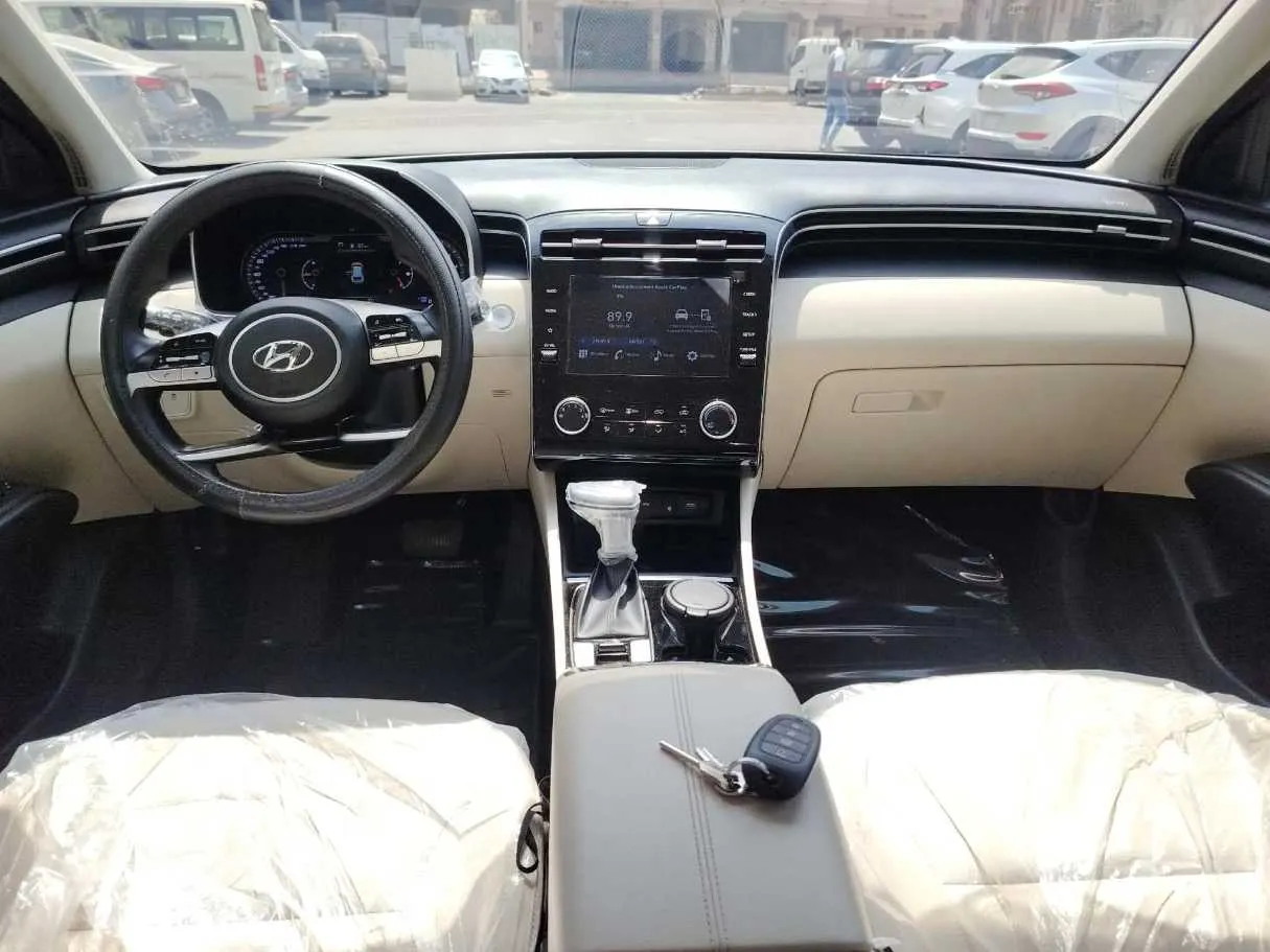Car image 25