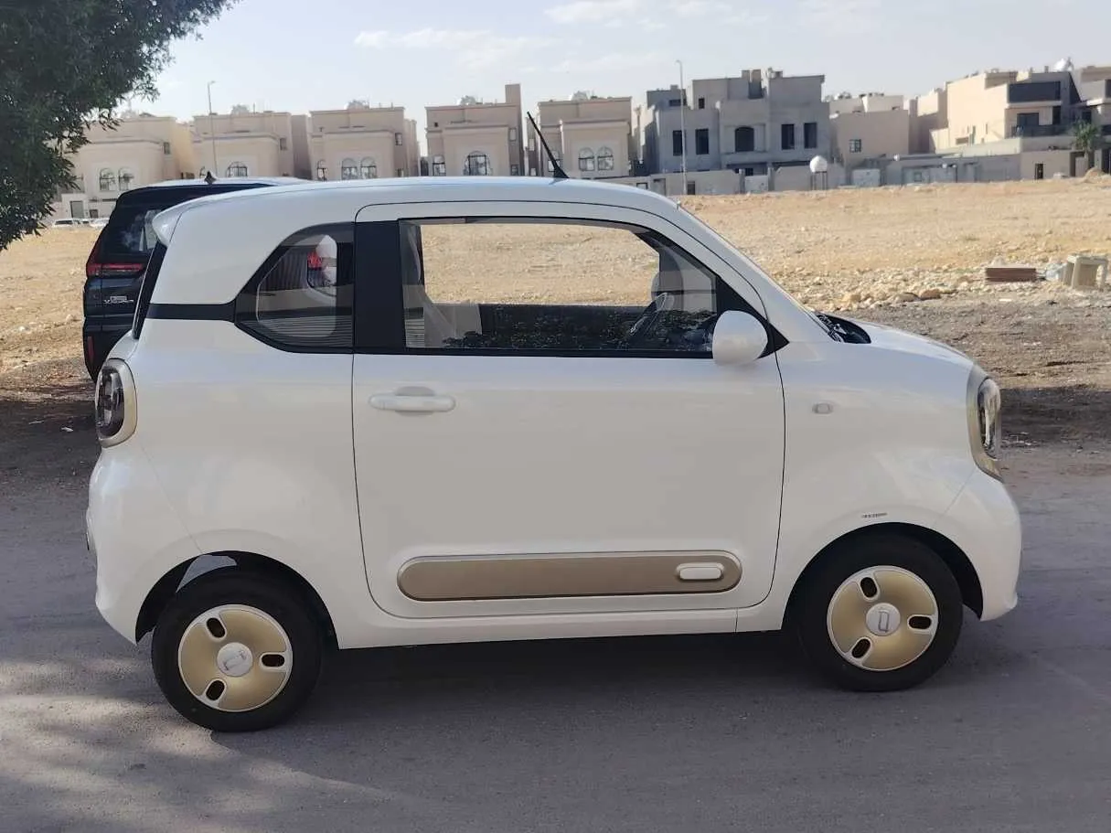 Car image 4