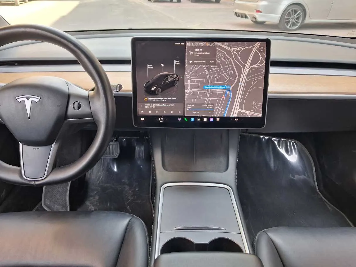 Car image 16
