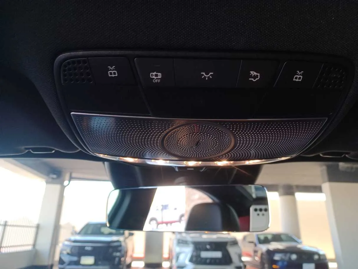Car image 20