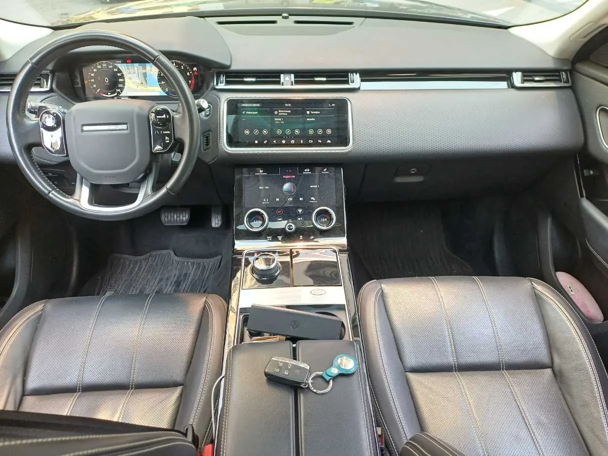 Car image 15