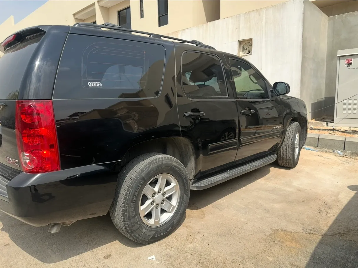 Car image 3
