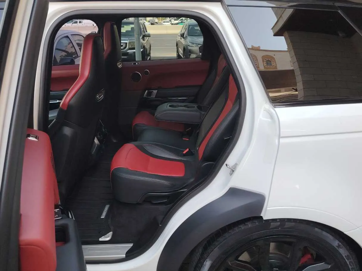 Car image 17
