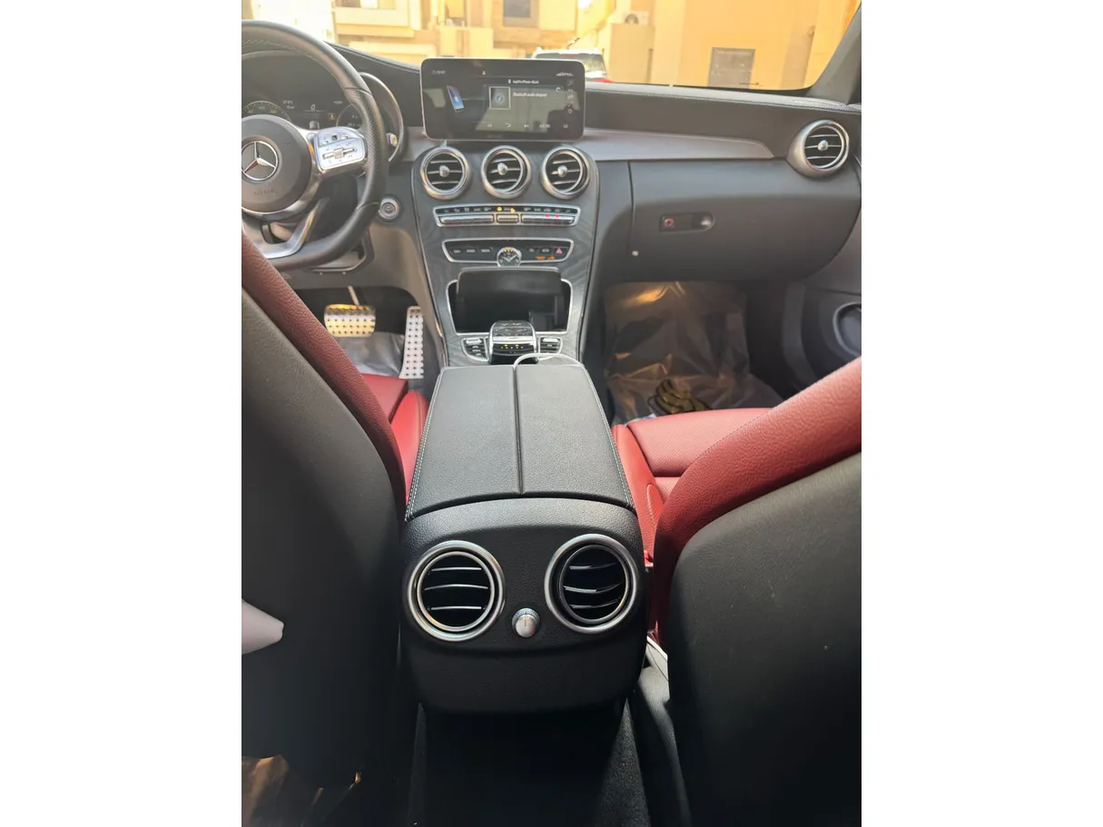 Car image 19