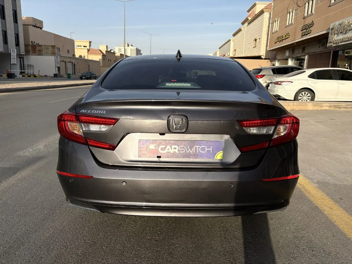 Car image 6