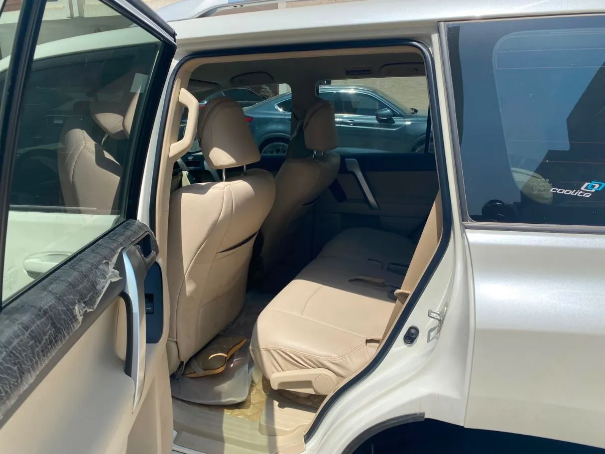 Car image 14