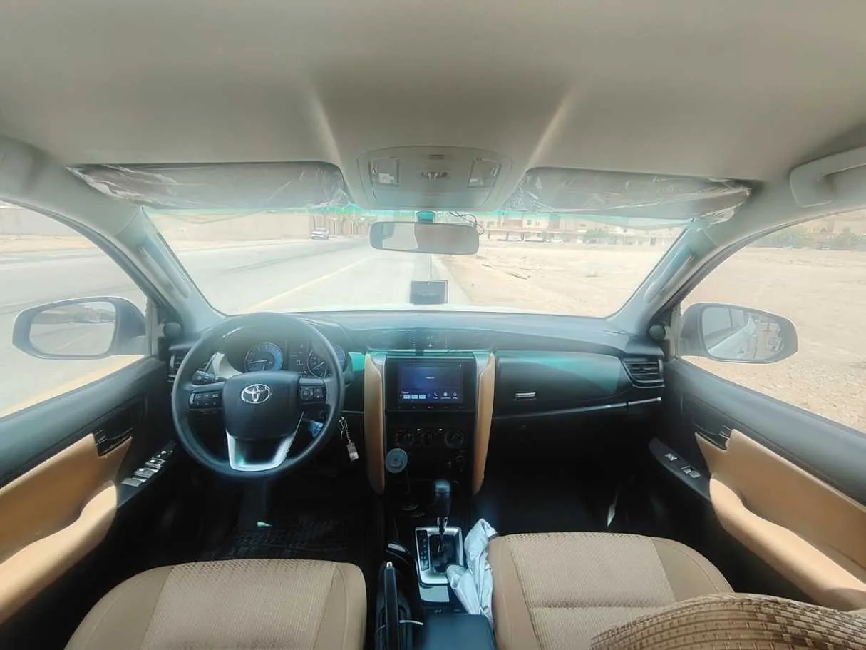 Car image 17