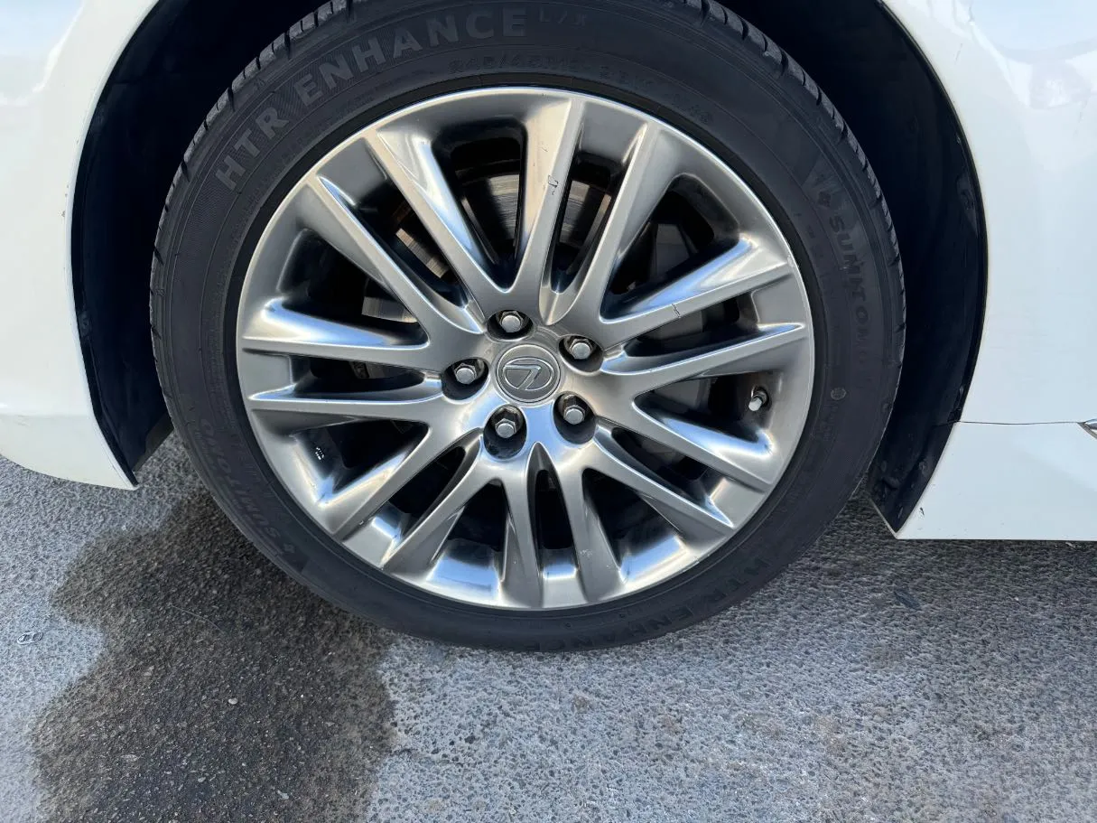 Car image 10