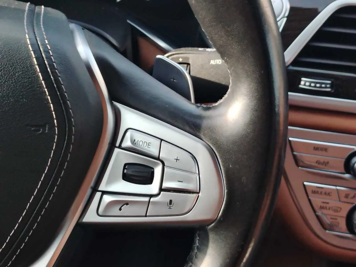 Car image 36