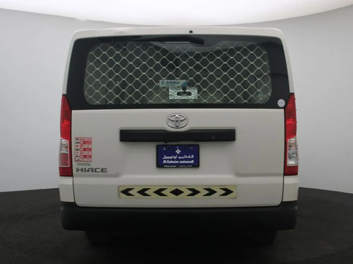 Car image 12