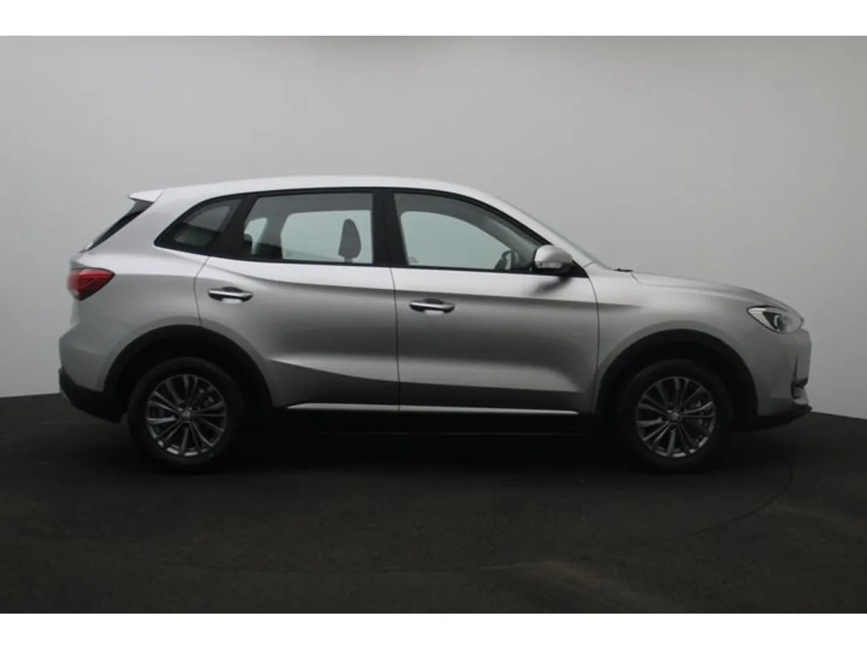Car image 13