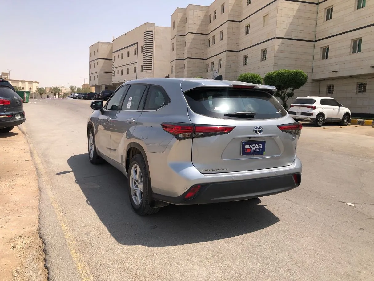 Car image 7