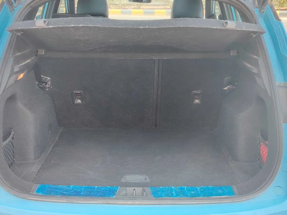 Car image 25