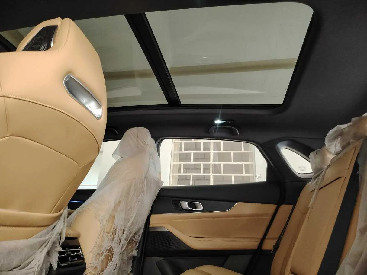 Car image 20