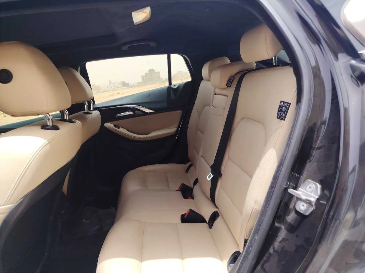 Car image 16