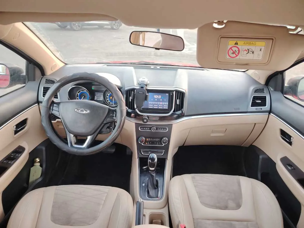 Car image 19