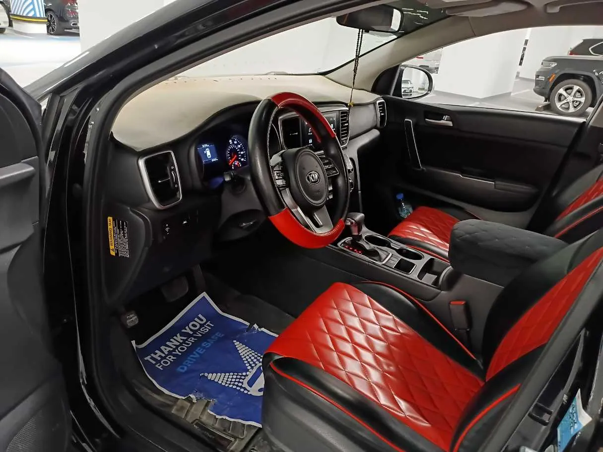 Car image 11