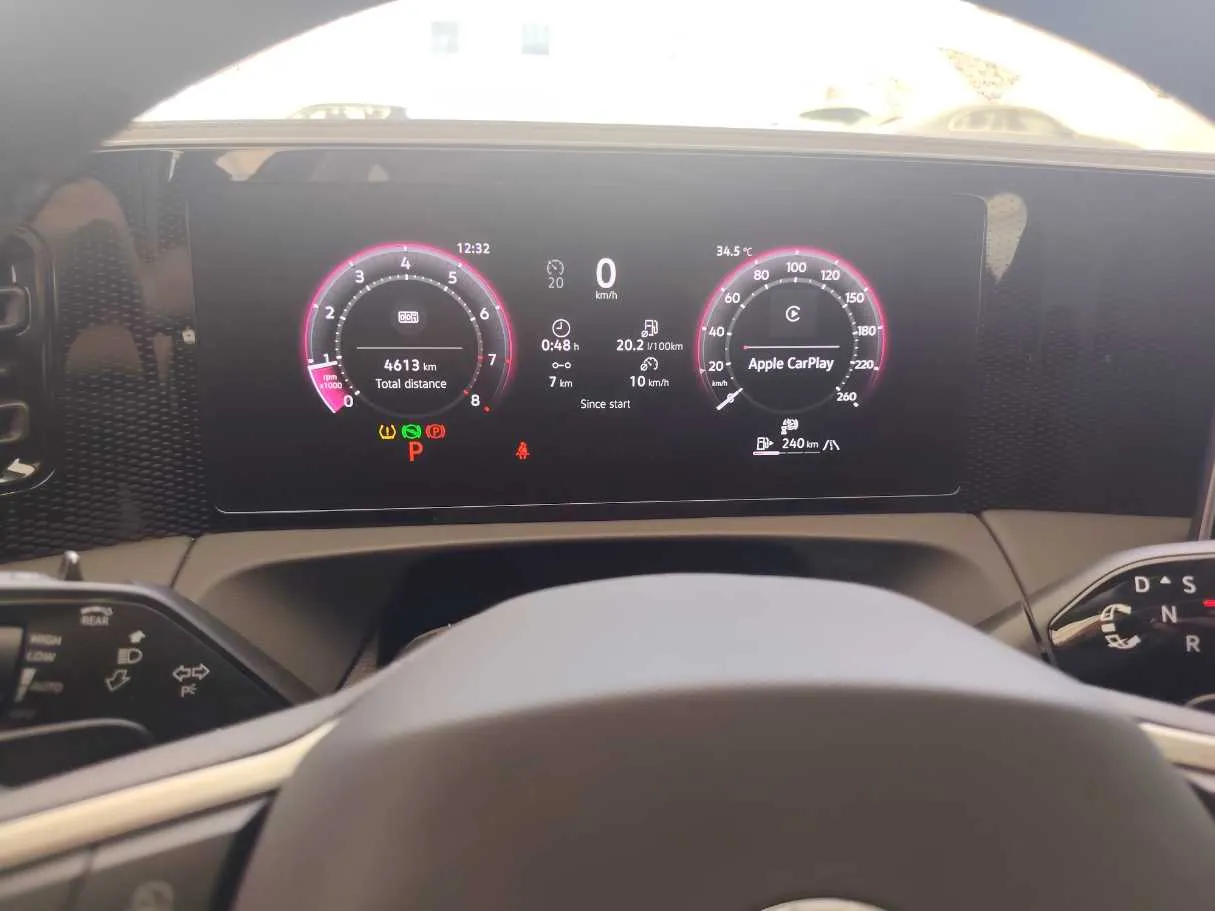 Car image 24