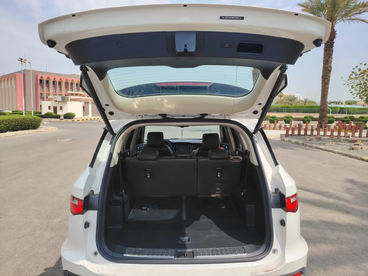 Car image 25