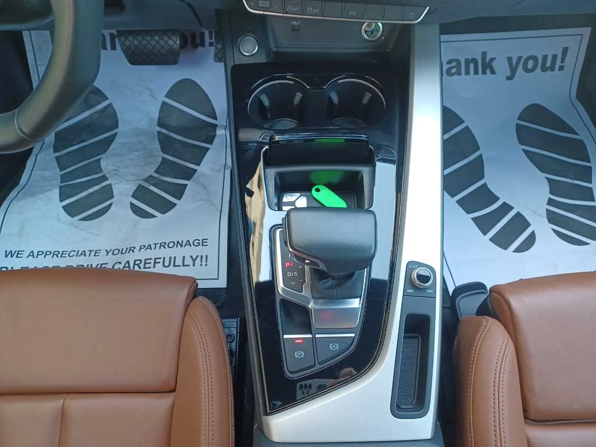 Car image 14