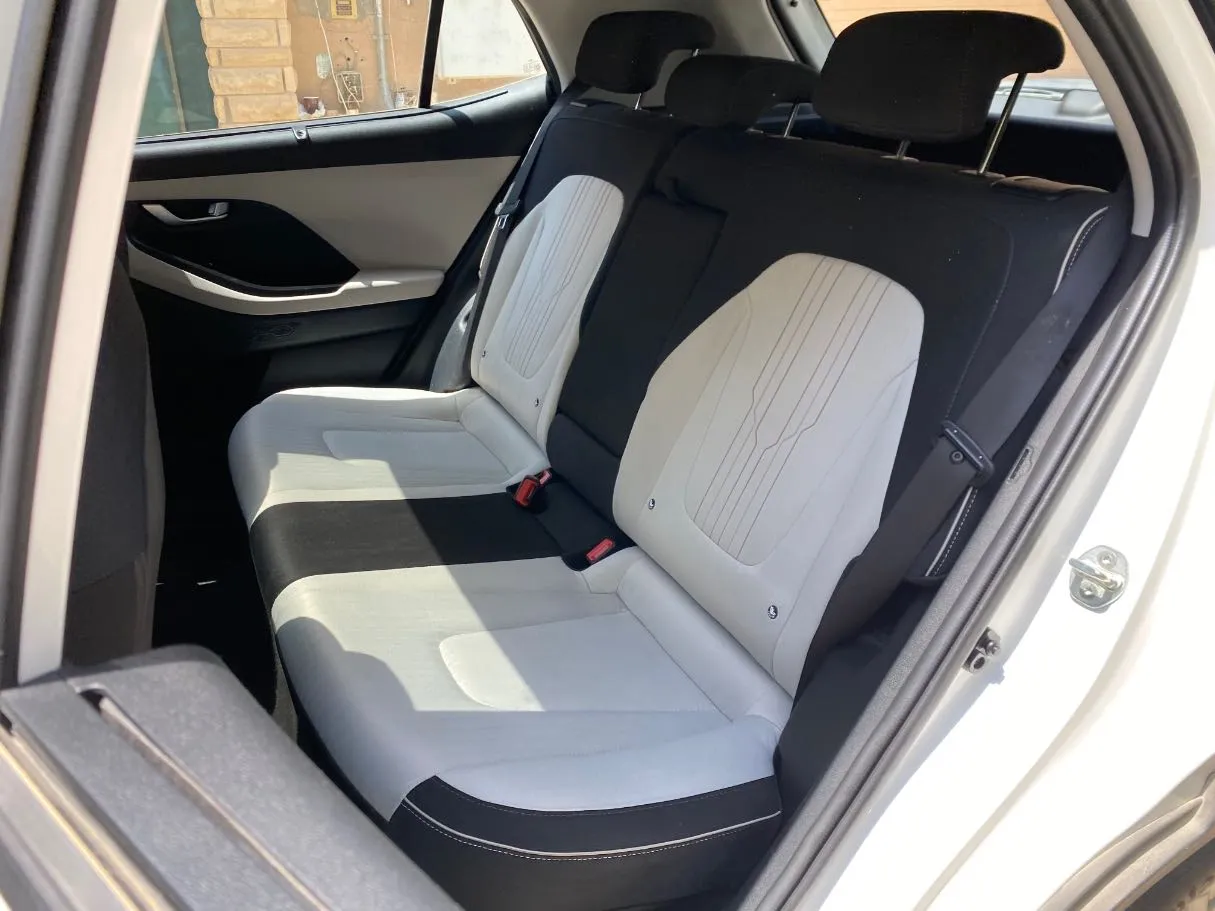 Car image 13