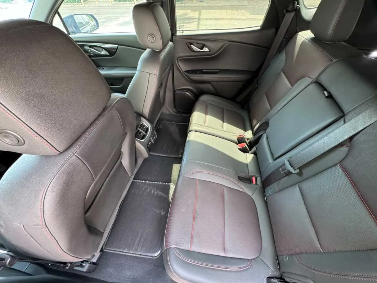 Car image 13