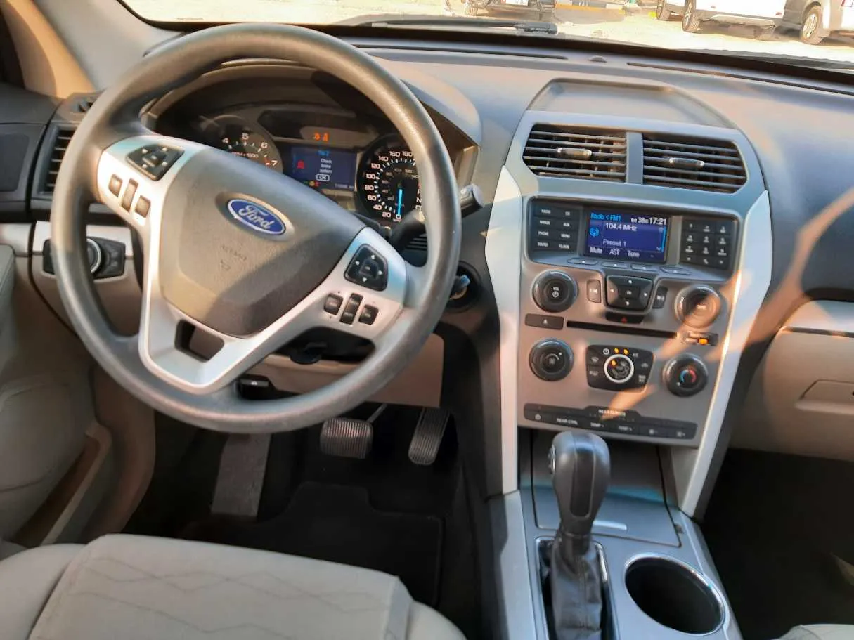 Car image 16