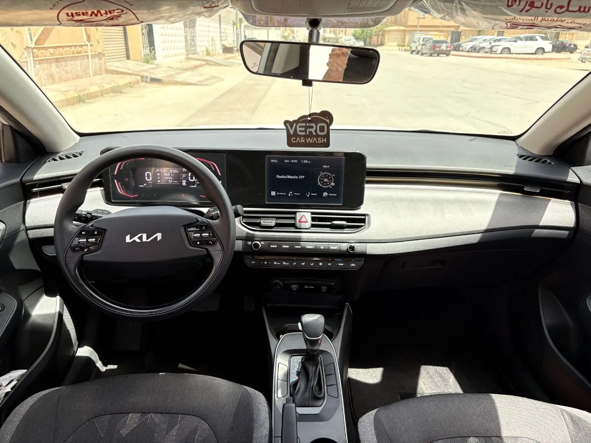 Car image 18