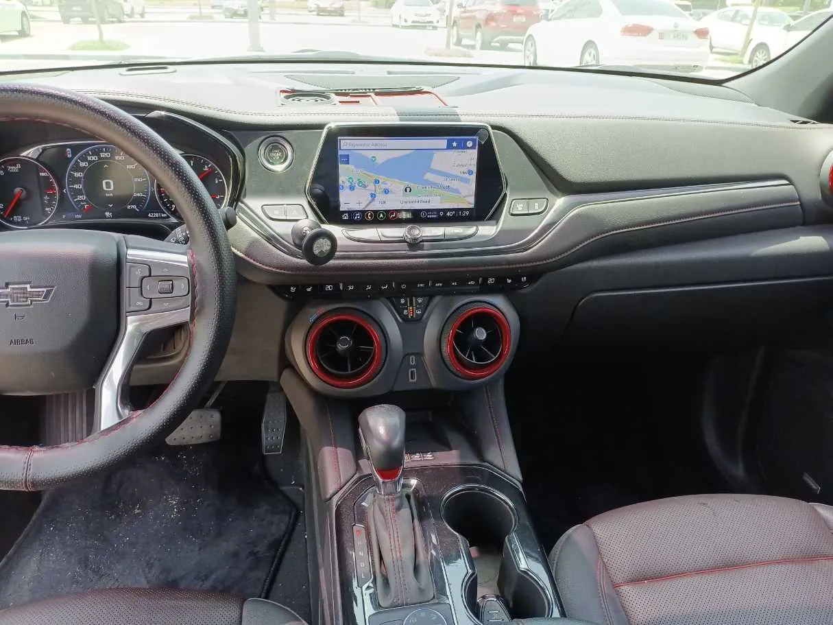 Car image 17