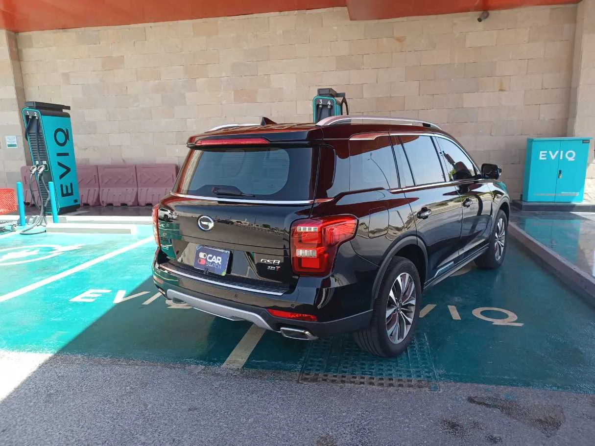 Car image 4