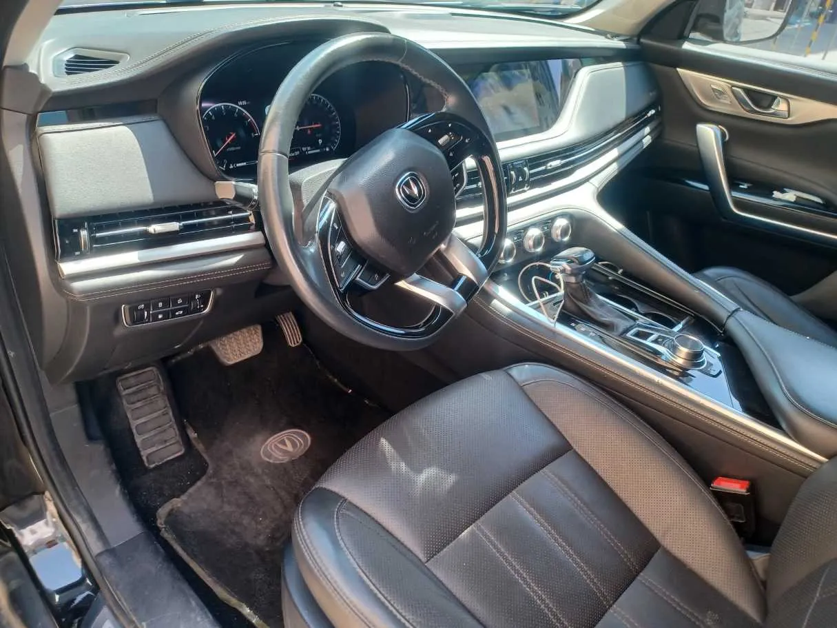 Car image 11